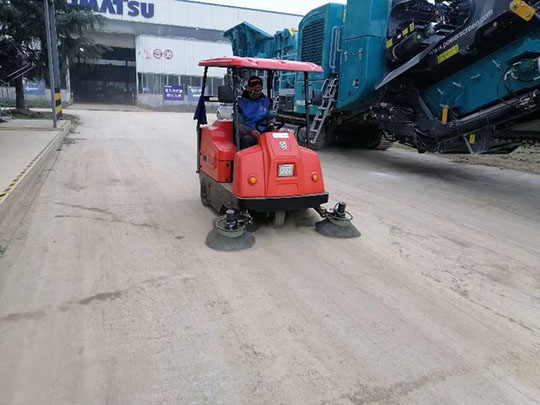 電動(dòng)清掃車維護(hù)技巧