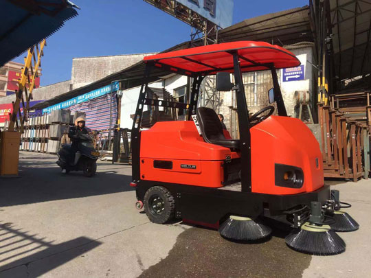 電動(dòng)掃地車(chē)清掃噪音大怎么解決