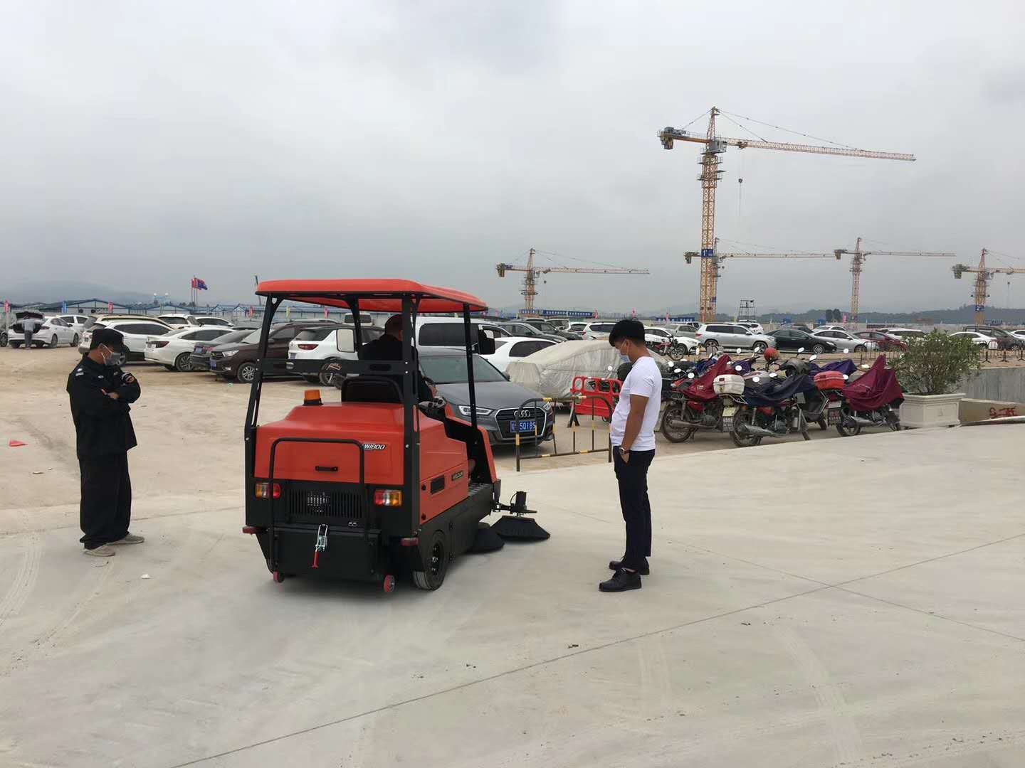 電動(dòng)掃地車